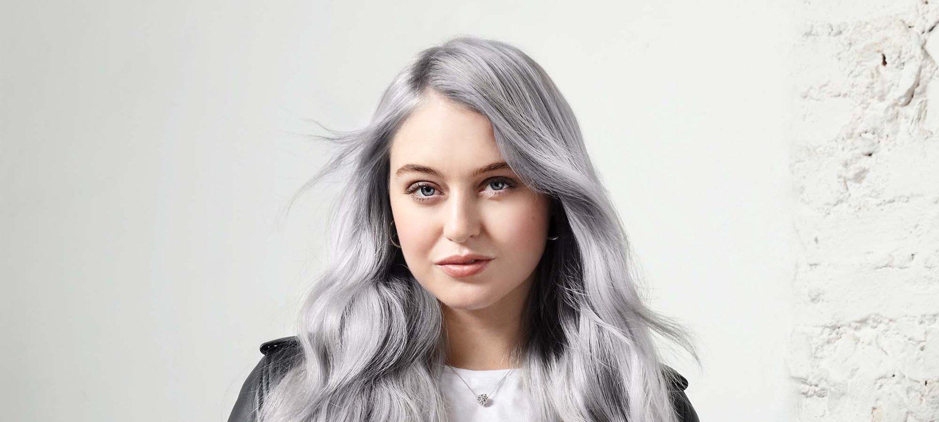 Teindre vos cheveux en gris ? Voici comment faire L’Oréal Paris